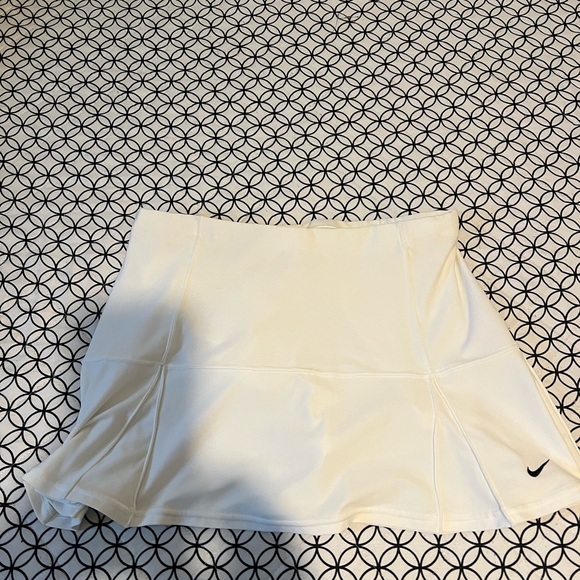 Nike Dresses & Skirts - Nike golf/ tennis skirt new condition !